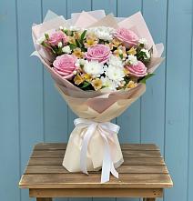 Букет цветов из:  Гвоздики, Орхидеи и Розы в Изобильном