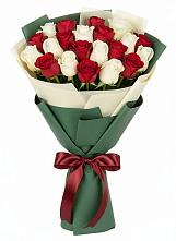Букет Микс из красных и белых роз в Изобильном