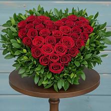 Цветочная композиция из Розы в виде сердца #REPLACE_PRED# Изобильном