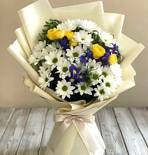 Букет цветов из:  Ирисы, Хризантемы и Розы в Изобильном