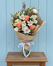 Букет цветов из:  Альстромерии, Лизиантусы, Розы и Хризантемы #REPLACE_PRED# Изобильном