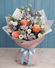 Букет цветов из:  Лизиантусы, Розы, Альстромерии и Гипсофила #REPLACE_PRED# Изобильном