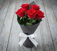 Букет 5 Красных роз Эдлесс Лав в Изобильном