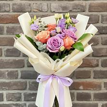 Букет цветов из:  Лизиантусы и Розы в Изобильном