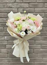 Букет цветов из:  Гвоздики, Розы, Лизиантусы и Хризантемы в Изобильном