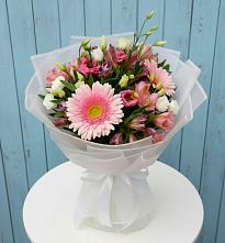Букет цветов из:  Герберы, Альстромерии и Лизиантусы #REPLACE_PRED# Изобильном