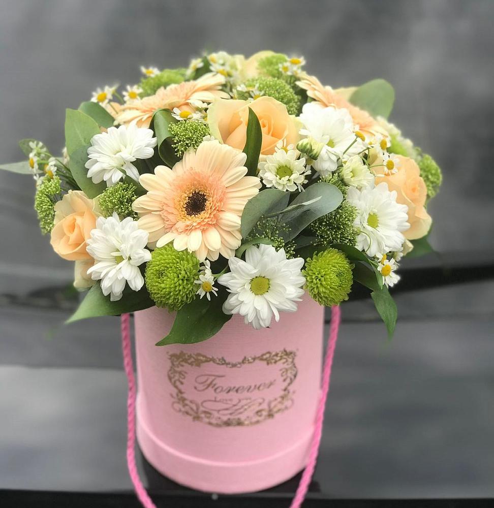 Цветочная композиция из Розы, Герберы и Хризантемы в шляпной коробке в Изобильном