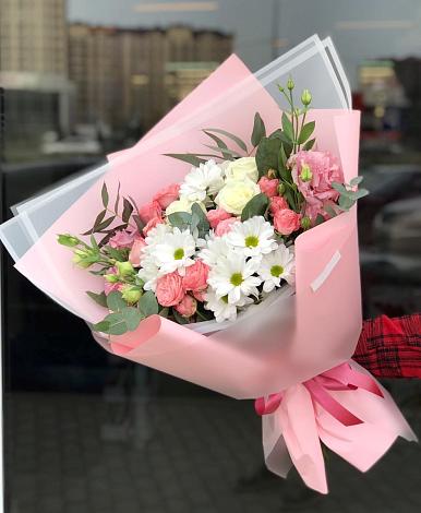 Букет цветов из: Розы, Лизиантусы и Хризантемы в Изобильном