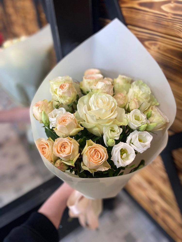 Букет цветов из: Розы и Лизиантусы в Изобильном